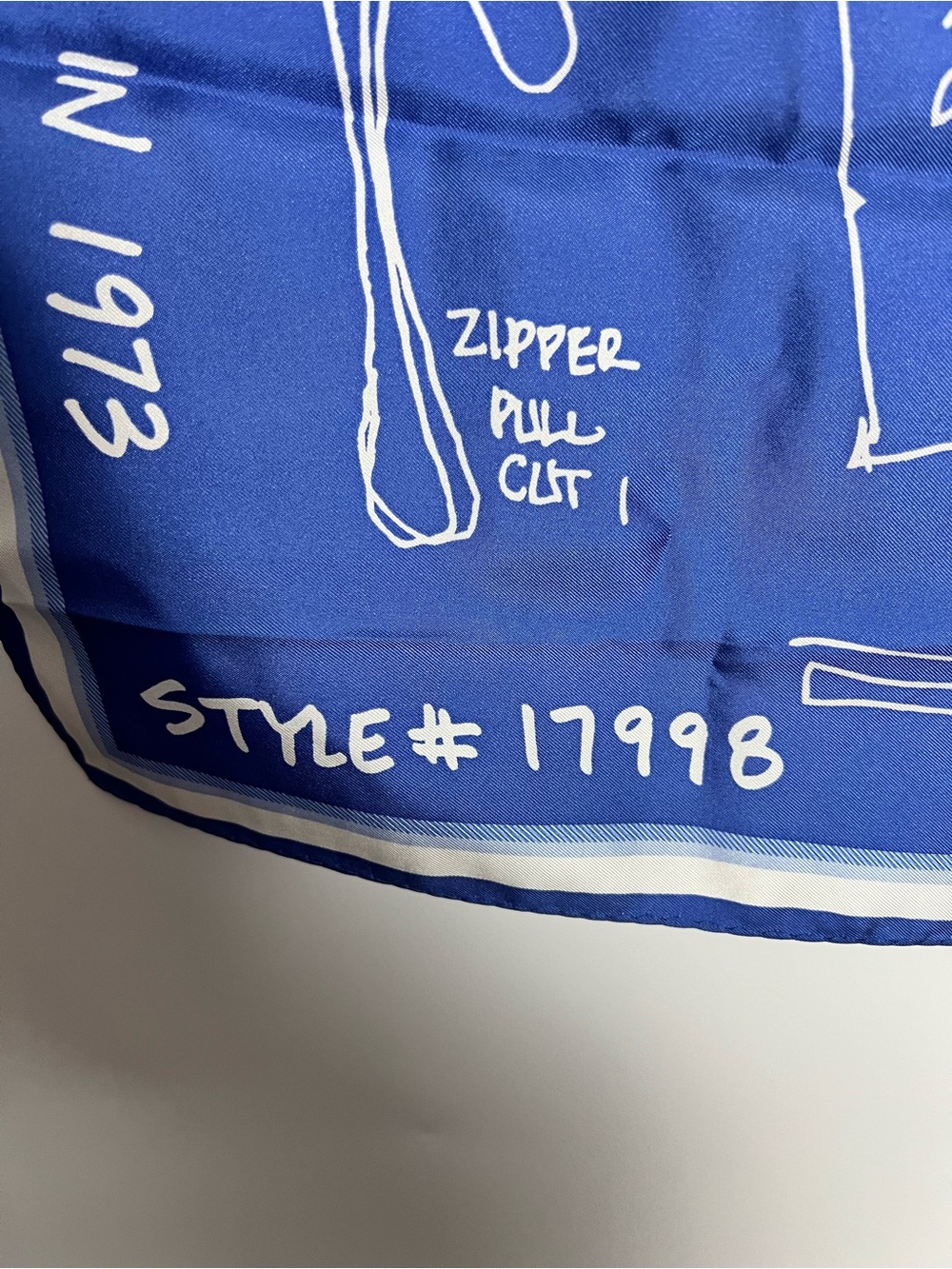 NWT Coach Anatomy of a Duffle Sack Square Silk Scarf Blue & White style 83064 - Picture 11 of 13